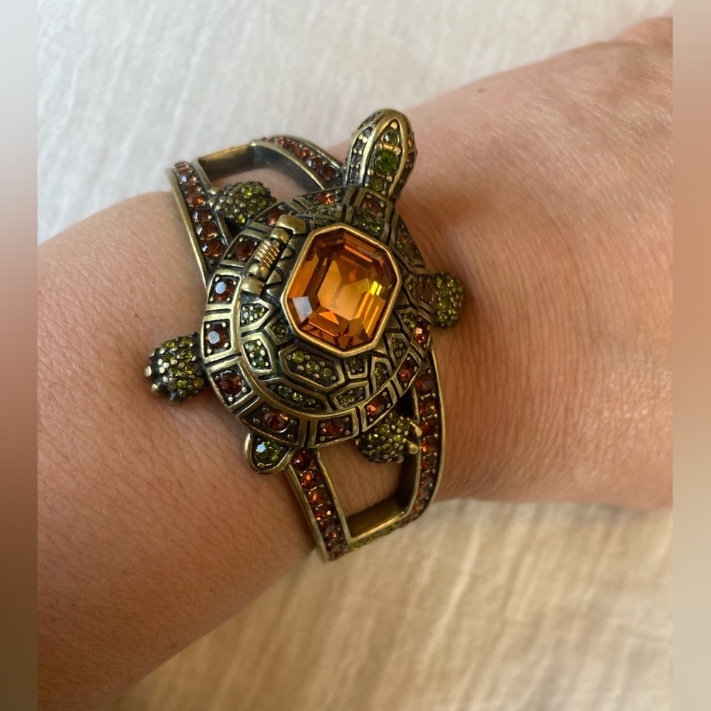Heidi Daus Crystals Encrusted Turtle w/ Hidden Watch‎ Hinged Bracelet Wat…